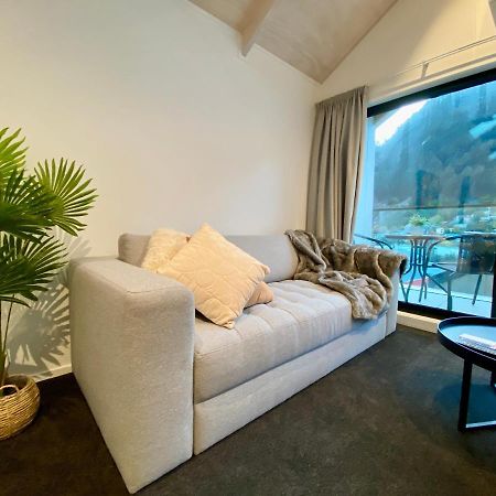 Modern 2-Bedroom Apartment 7-Mins Walk To Queenstown Extérieur photo