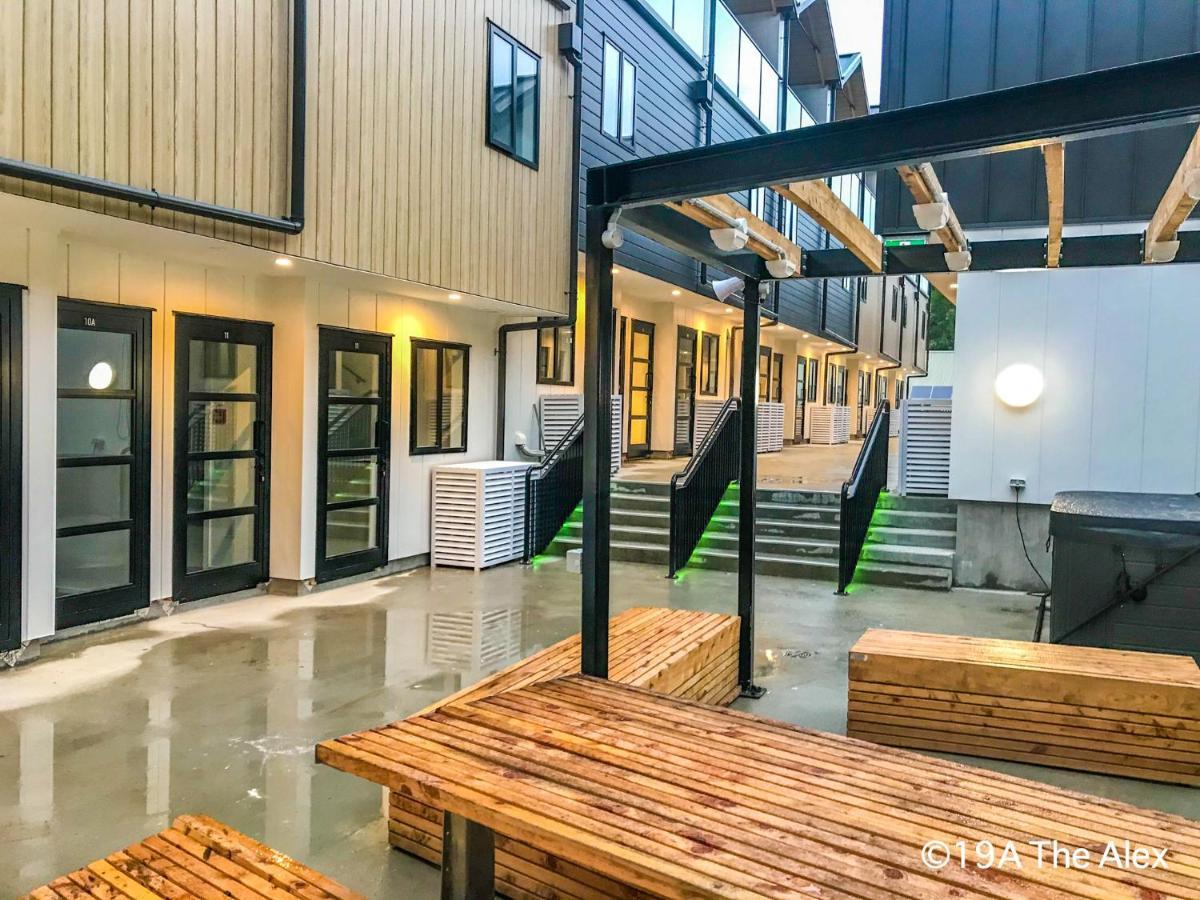 Modern 2-Bedroom Apartment 7-Mins Walk To Queenstown Extérieur photo