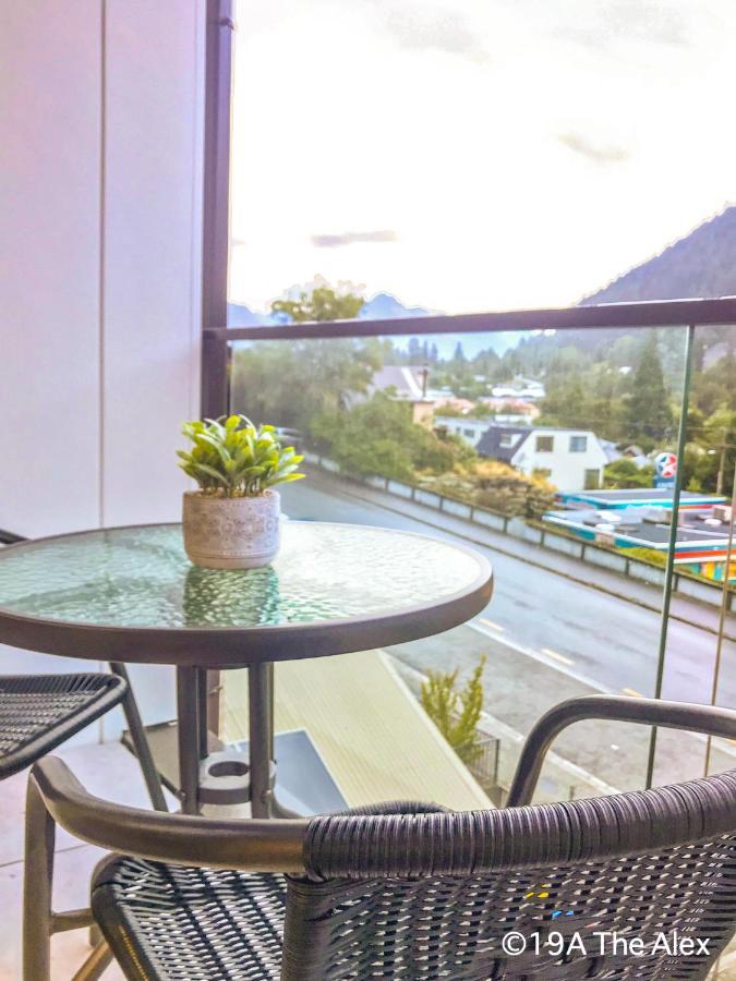 Modern 2-Bedroom Apartment 7-Mins Walk To Queenstown Extérieur photo