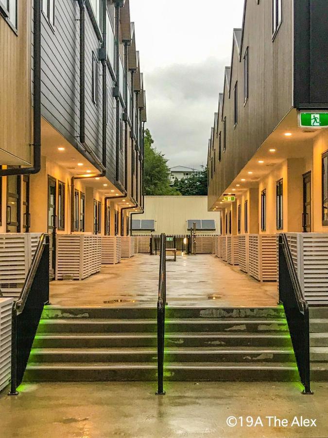 Modern 2-Bedroom Apartment 7-Mins Walk To Queenstown Extérieur photo