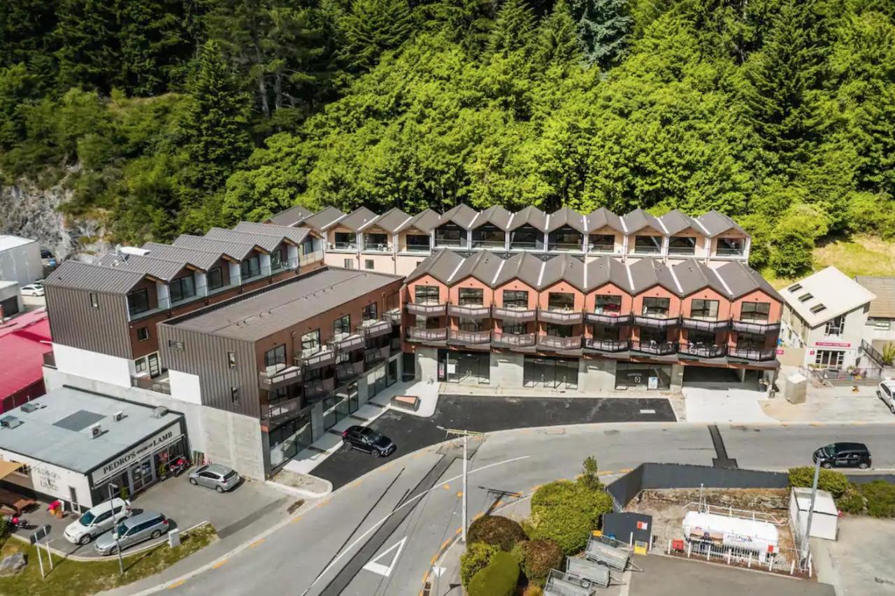 Modern 2-Bedroom Apartment 7-Mins Walk To Queenstown Extérieur photo