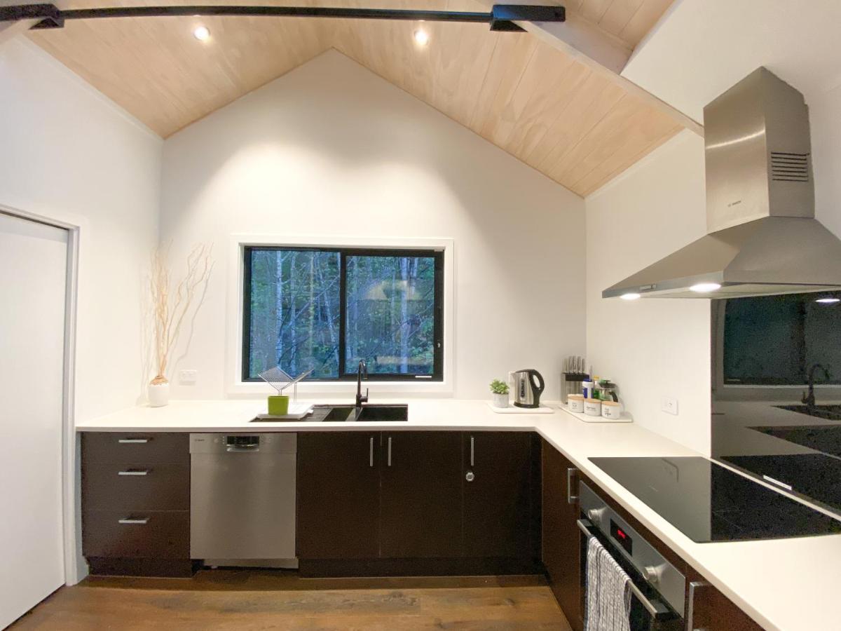 Modern 2-Bedroom Apartment 7-Mins Walk To Queenstown Extérieur photo