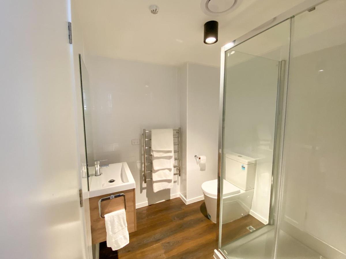 Modern 2-Bedroom Apartment 7-Mins Walk To Queenstown Extérieur photo