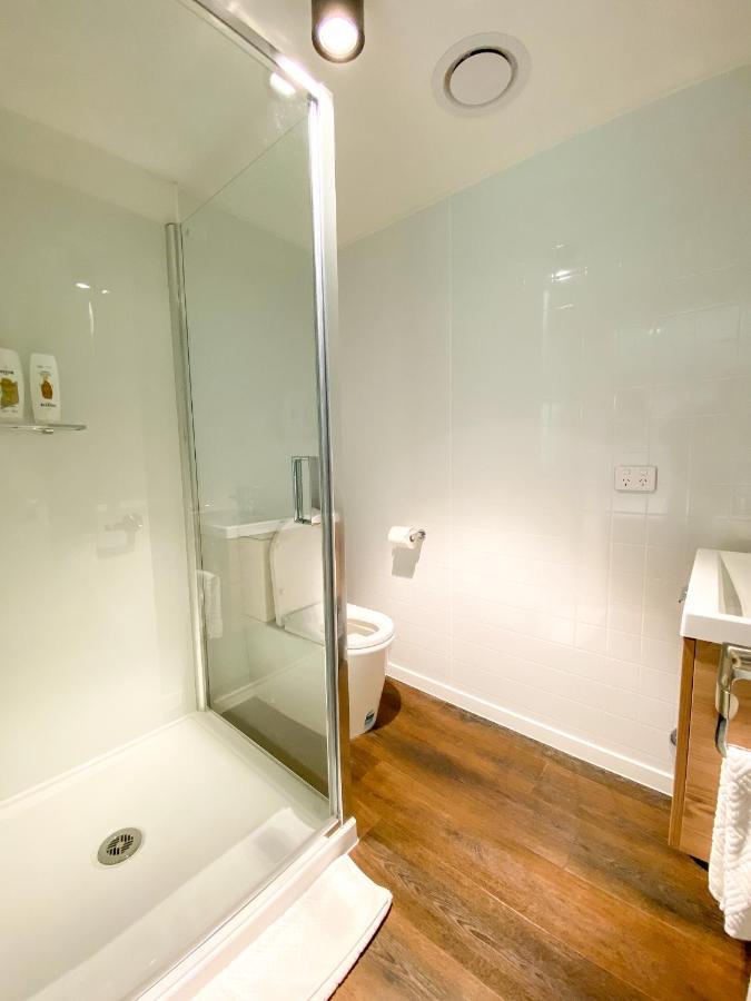 Modern 2-Bedroom Apartment 7-Mins Walk To Queenstown Extérieur photo