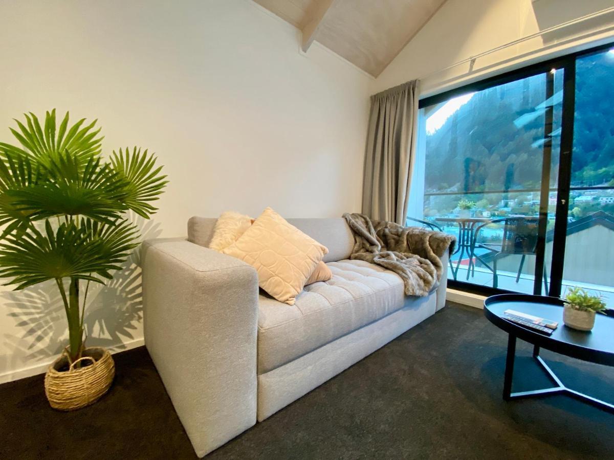 Modern 2-Bedroom Apartment 7-Mins Walk To Queenstown Extérieur photo